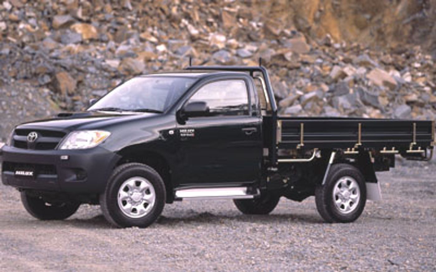 Hero image of a new Toyota HiLux SR (2005) price & specs available with CarExpert deals.