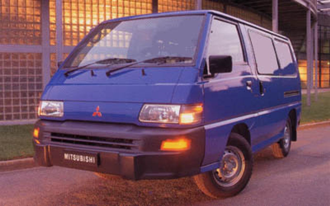 Hero image of a new Mitsubishi Express Base (2002) price & specs available with CarExpert deals.