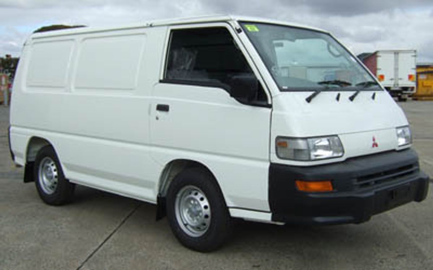 Hero image of a new Mitsubishi Express Base (2010) price & specs available with CarExpert deals.