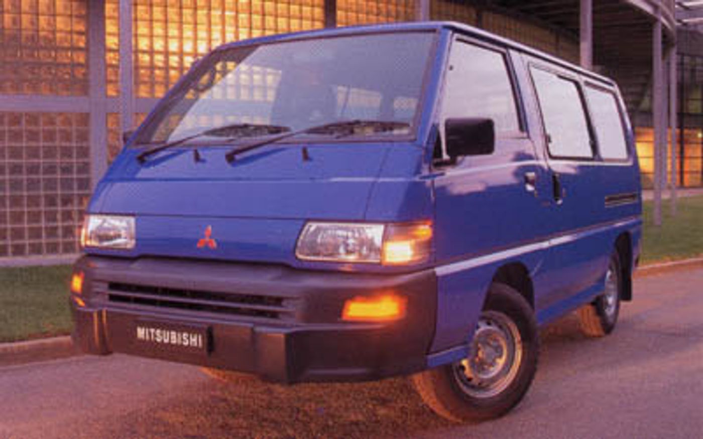 Hero image of a new Mitsubishi Express Base (2000) price & specs available with CarExpert deals.