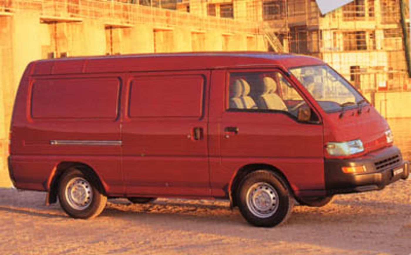 Hero image of a new Mitsubishi Express Base (2003) price & specs available with CarExpert deals.