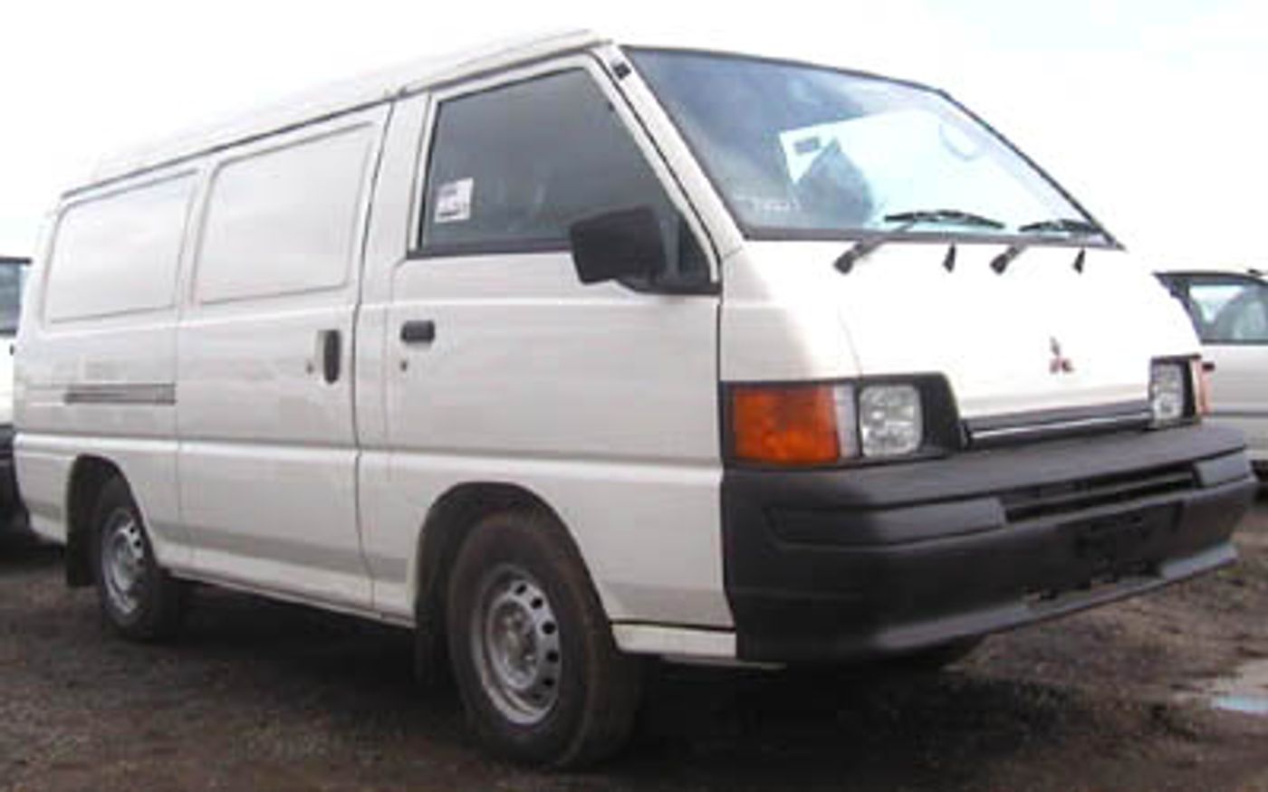 Hero image of a new Mitsubishi Express Base (1999) price & specs available with CarExpert deals.