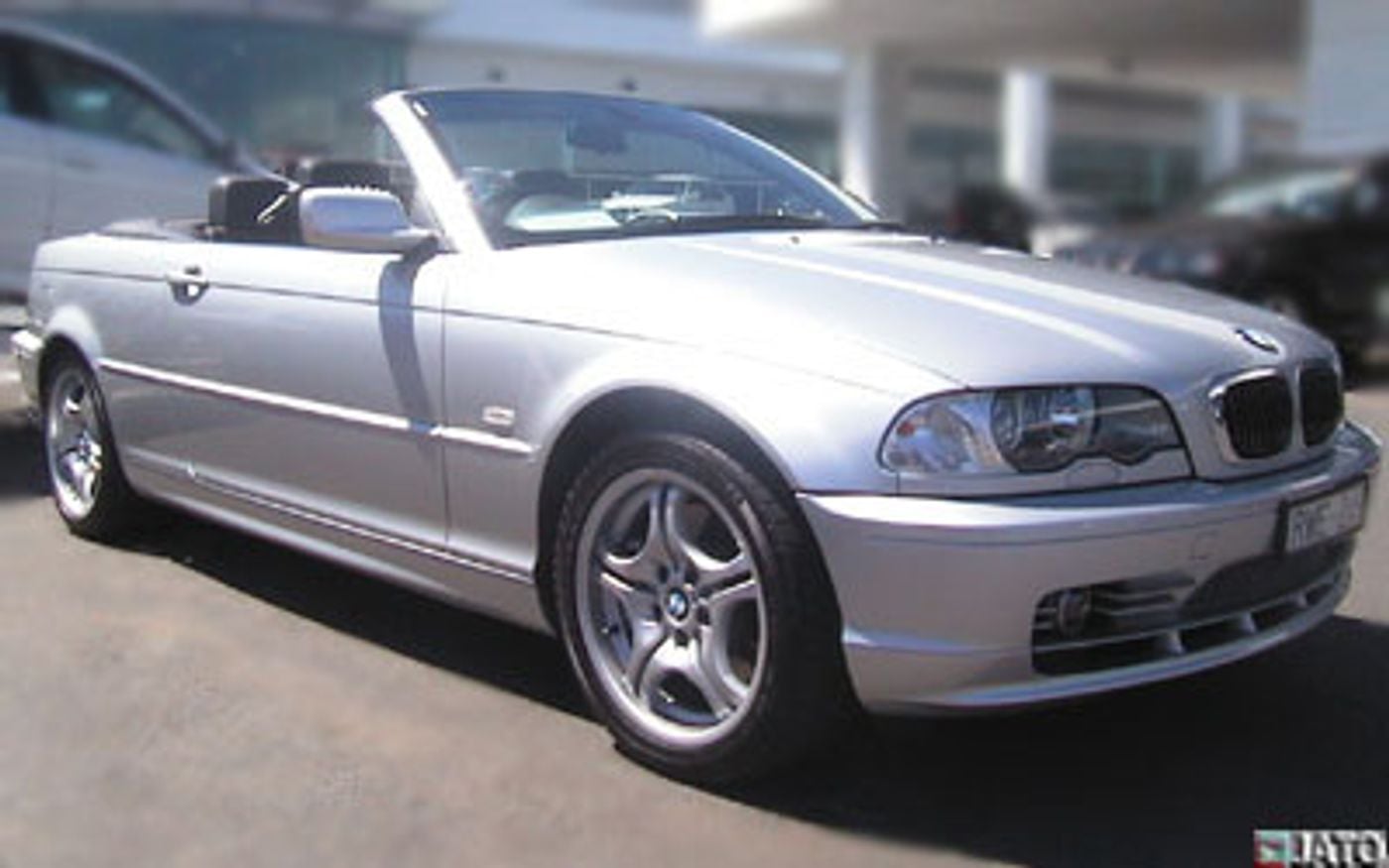 Hero image of a new BMW 3 Series 330ci (2002) price & specs available with CarExpert deals.