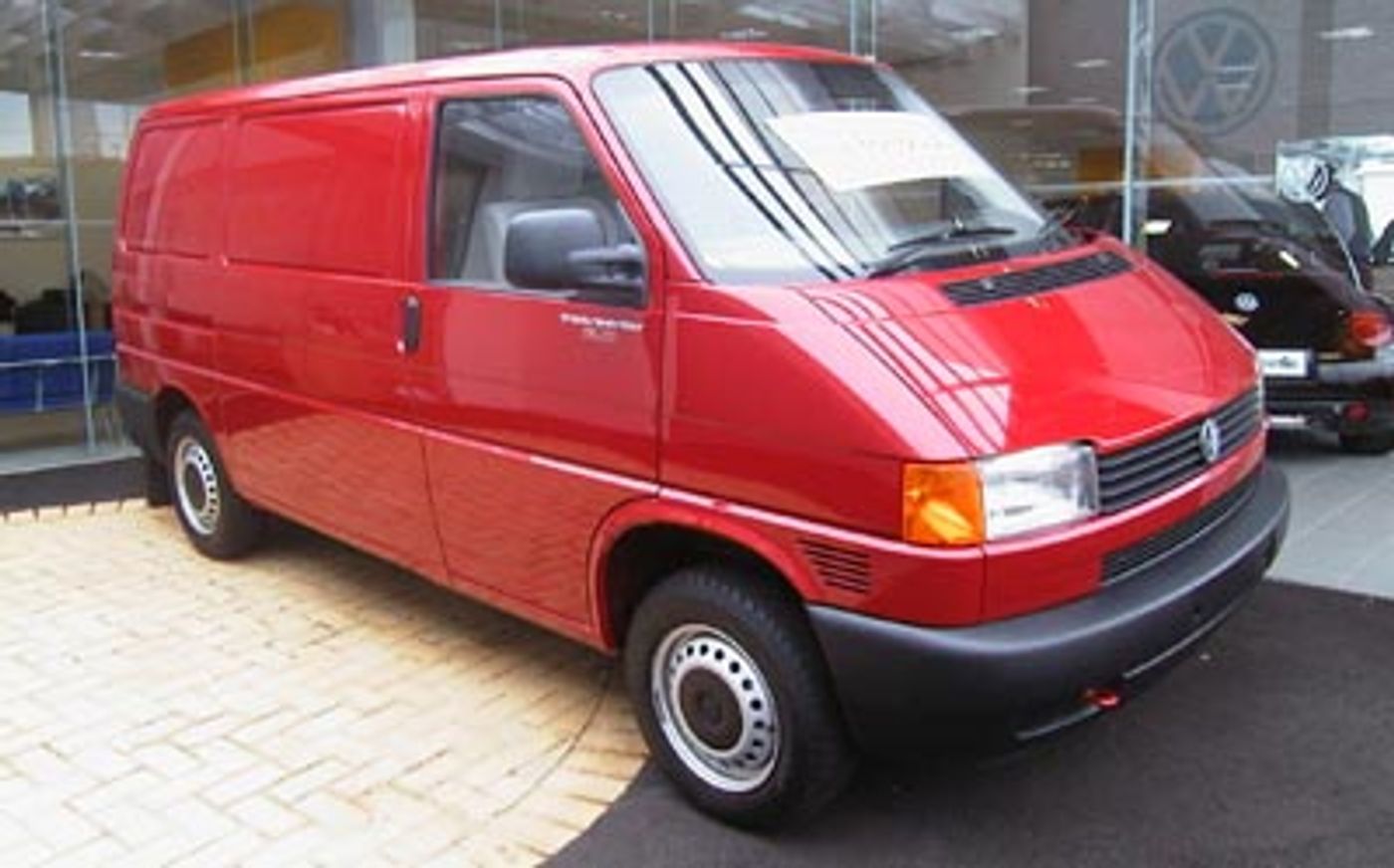 Hero image of a new Volkswagen Transporter Base (1999) price & specs available with CarExpert deals.