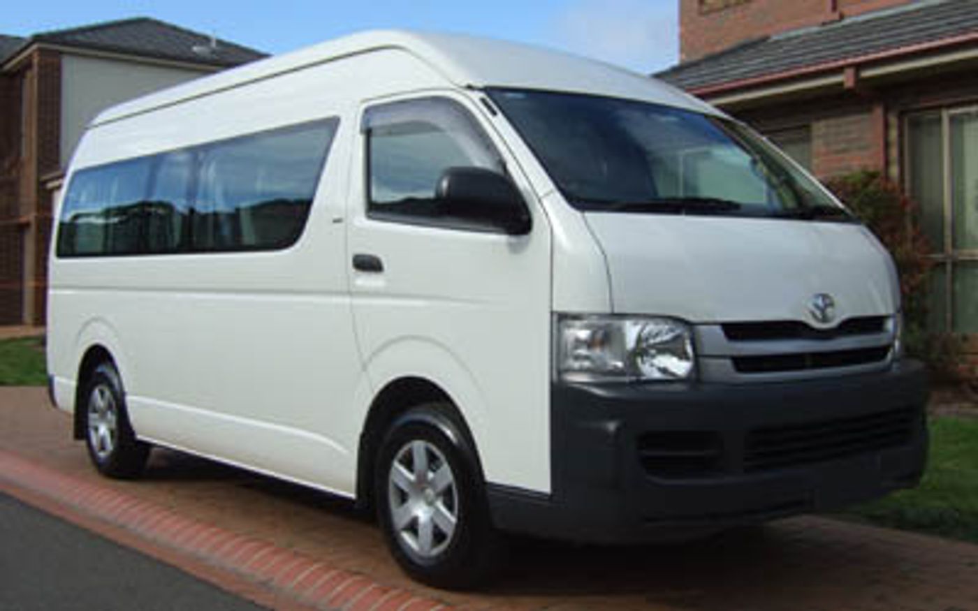 Hero image of a new Toyota HiAce Commuter (2007) price & specs available with CarExpert deals.