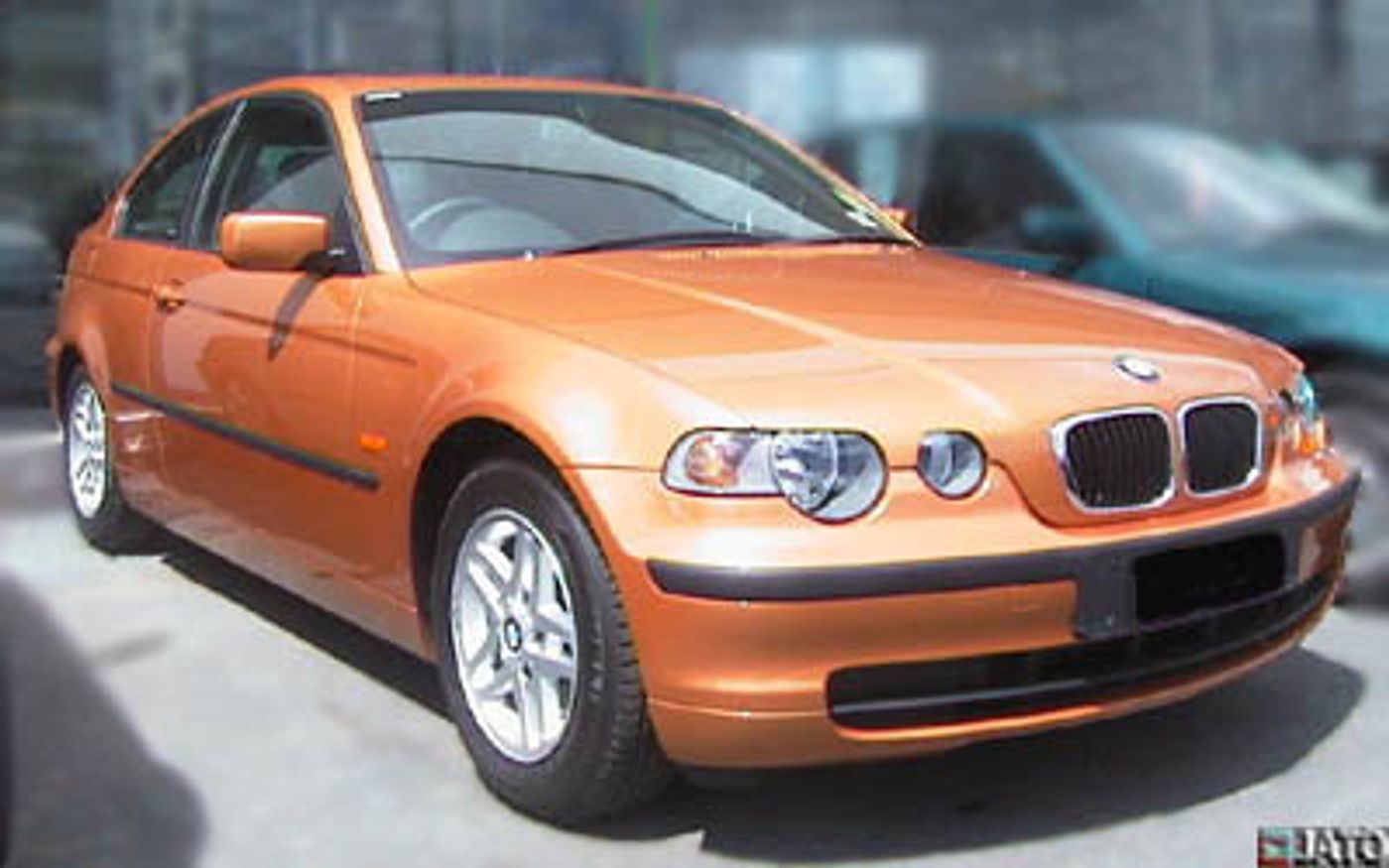 Hero image of a new BMW 3 Series Base (2004) price & specs available with CarExpert deals.
