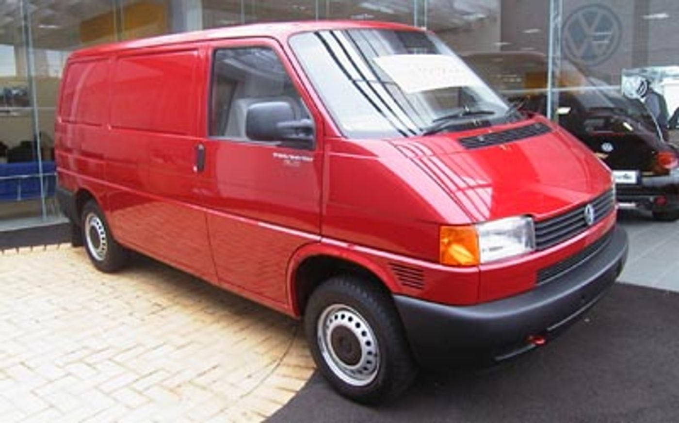 Hero image of a new Volkswagen Transporter Base (1999) price & specs available with CarExpert deals.