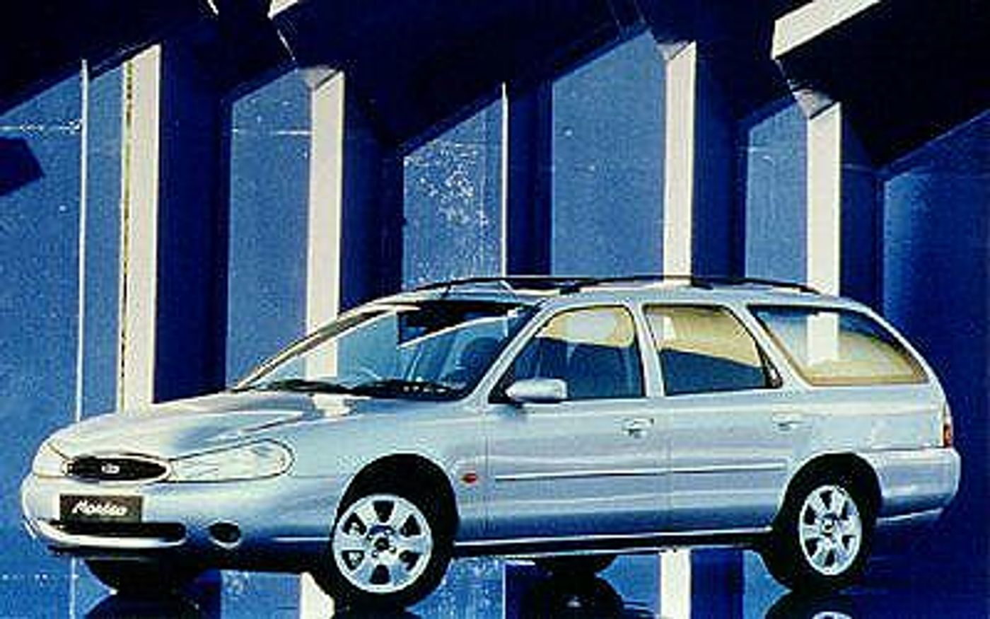 Hero image of a new Ford Mondeo LX (1997) price & specs available with CarExpert deals.