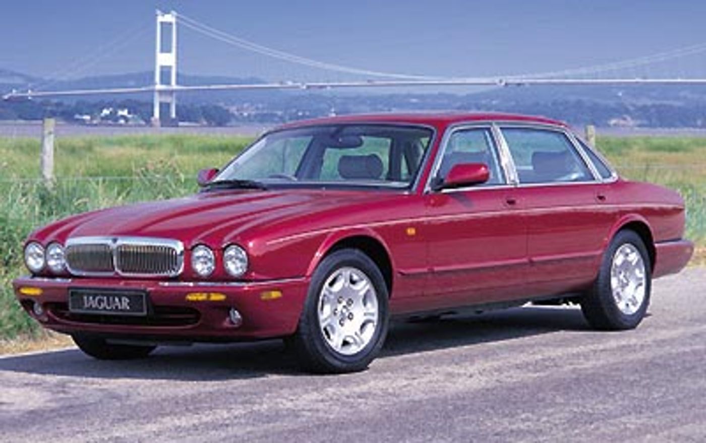 Hero image of a new Jaguar XJ Sovereign (2000) price & specs available with CarExpert deals.