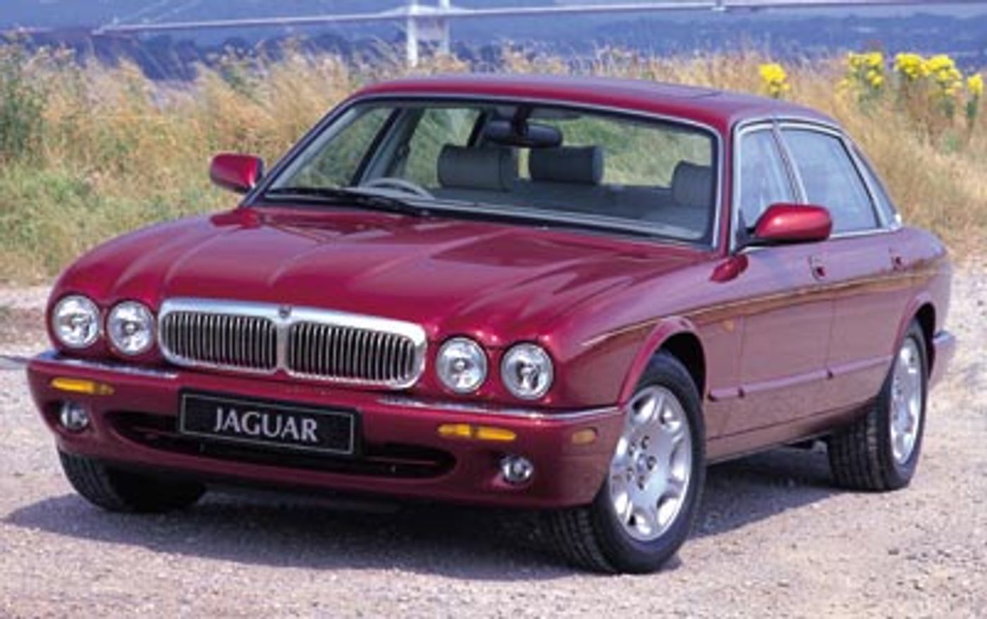 Hero image of a new Jaguar XJ Sovereign (2001) price & specs available with CarExpert deals.