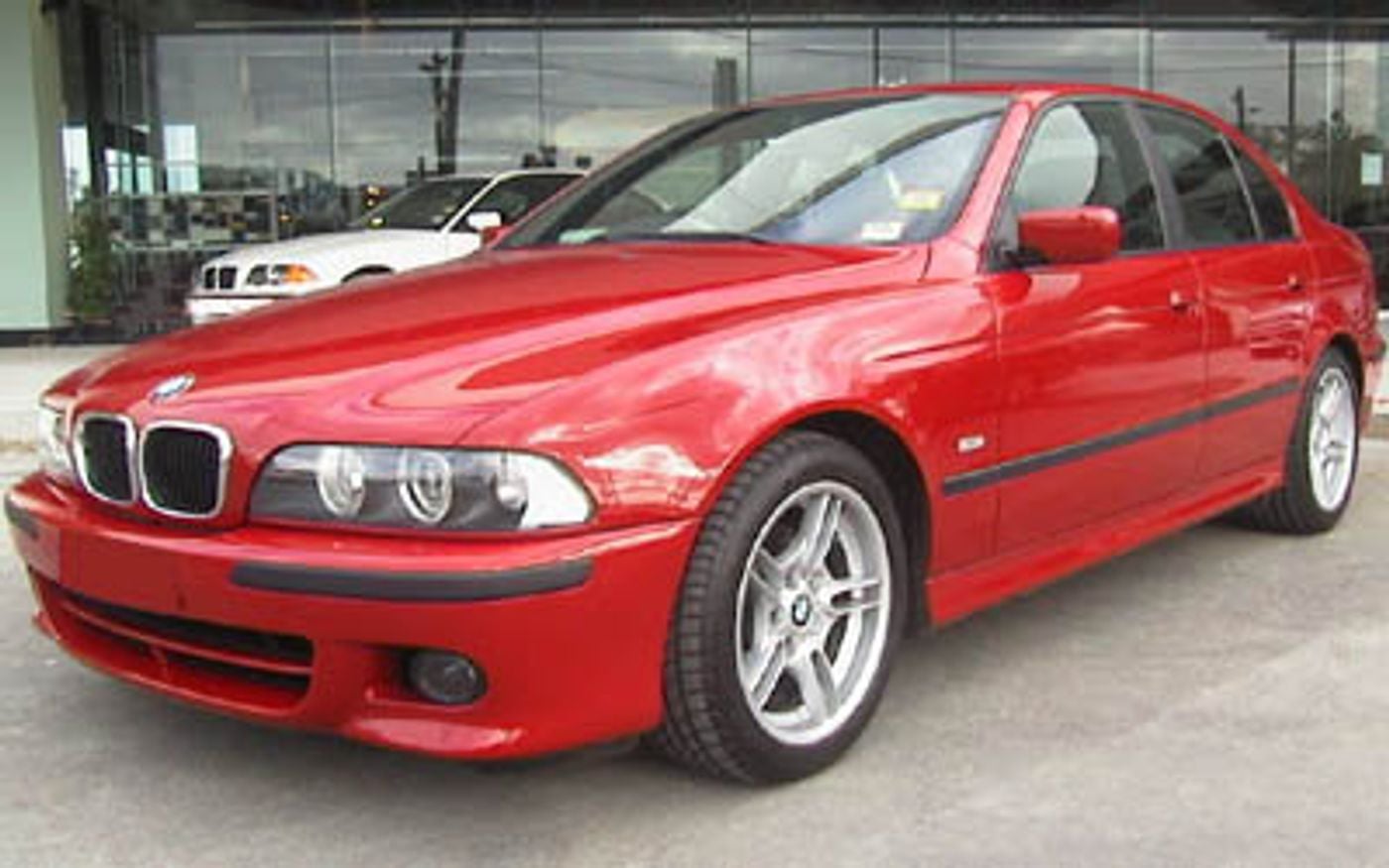 Hero image of a new BMW 5 Series 535i Sport (2001) price & specs available with CarExpert deals.