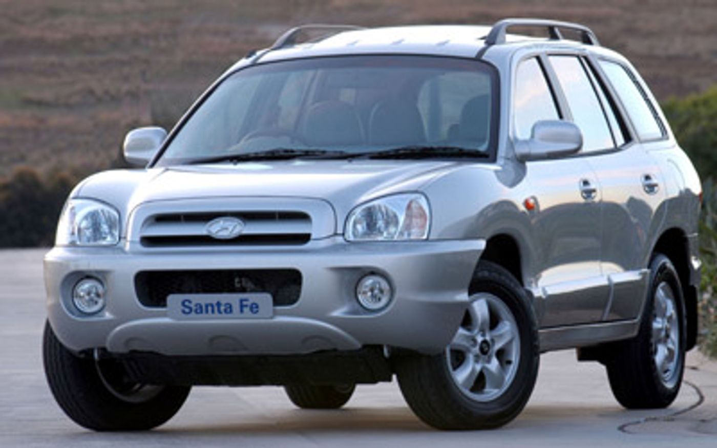 Hero image of a new Hyundai Santa Fe Base (2005) price & specs available with CarExpert deals.