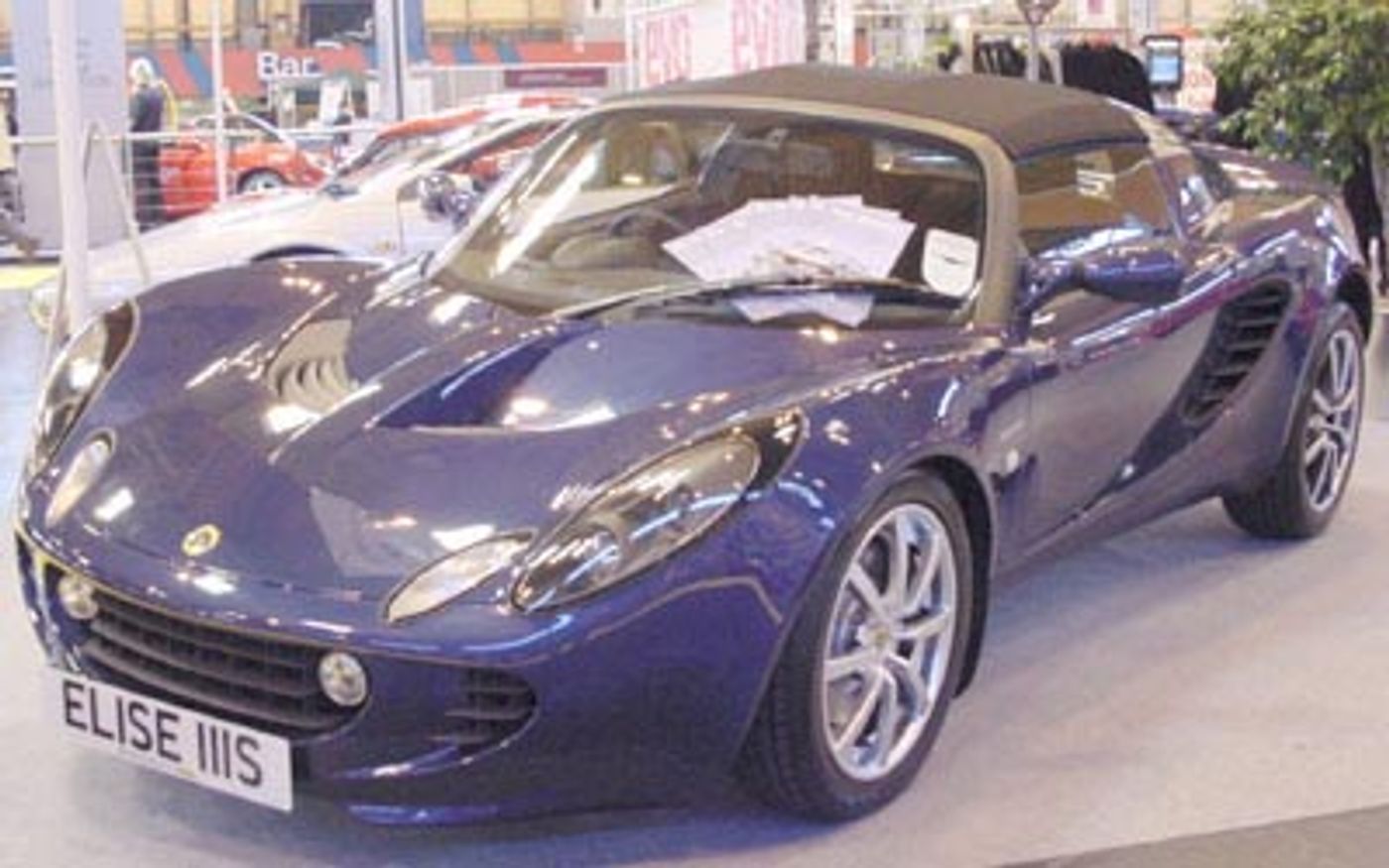 Hero image of a new Lotus Elise Base (2001) price & specs available with CarExpert deals.