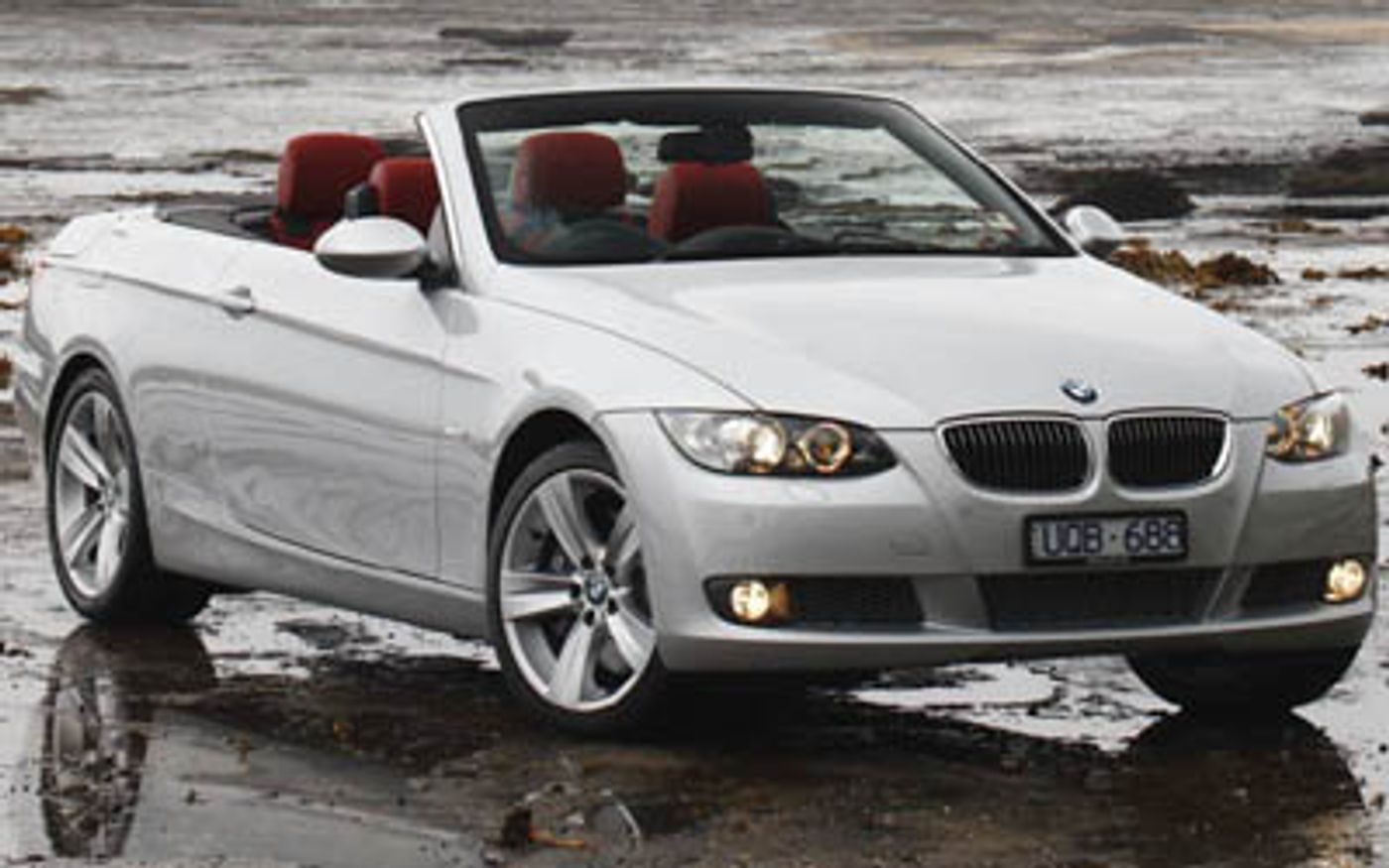 Hero image of a new BMW 3 Series Base (2009) price & specs available with CarExpert deals.