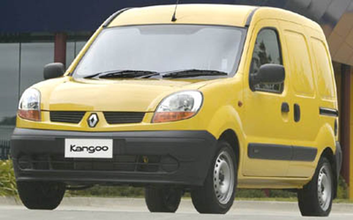 Hero image of a new Renault Kangoo Base (2004) price & specs available with CarExpert deals.