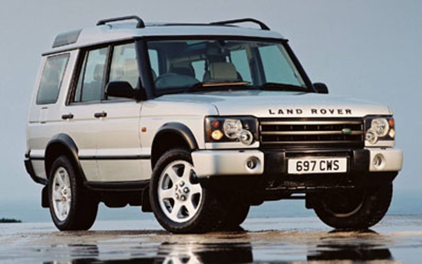Hero image of a new Land Rover Discovery HSE (2004) price & specs available with CarExpert deals.