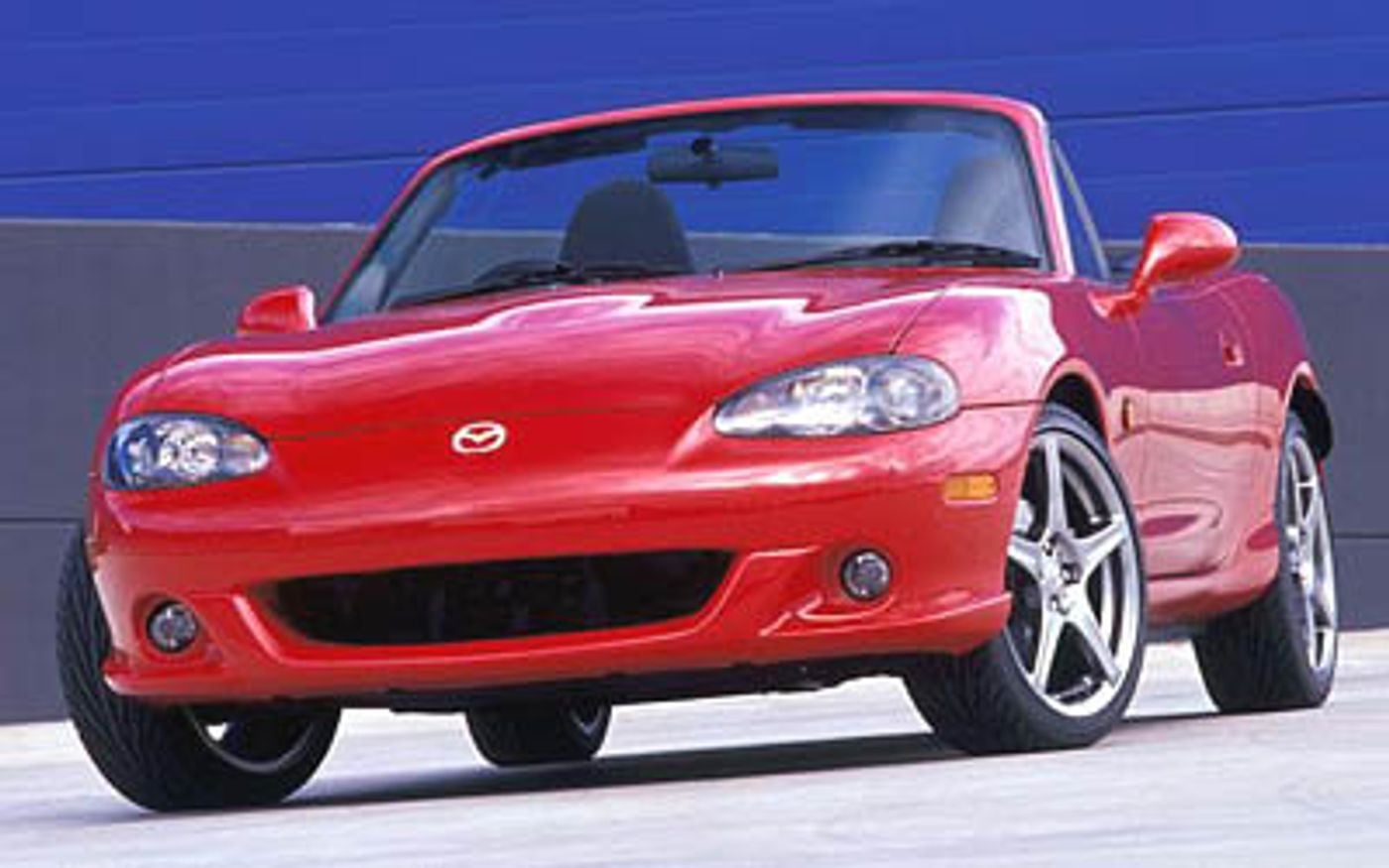 Hero image of a new Mazda MX-5 Se Leather (2004) price & specs available with CarExpert deals.