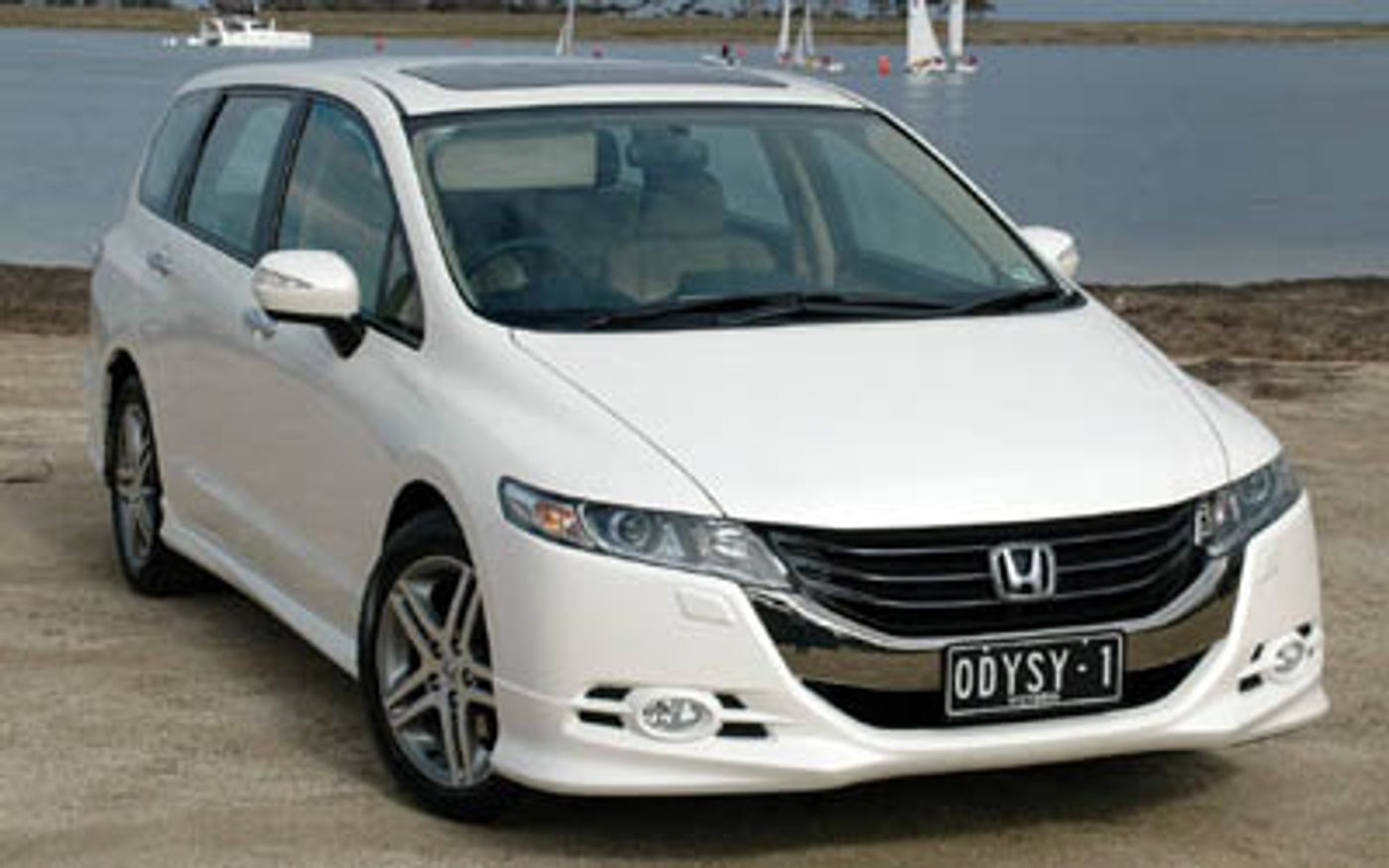 Hero image of a new Honda Odyssey Luxury (2011) price & specs available with CarExpert deals.