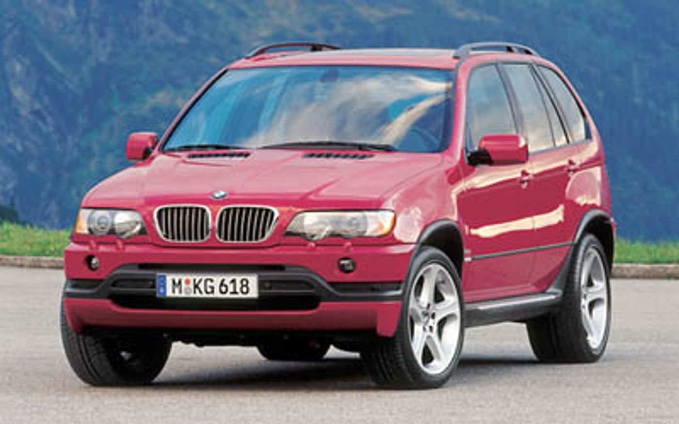 Hero image of a new BMW X5 3.0 (2003) price & specs available with CarExpert deals.