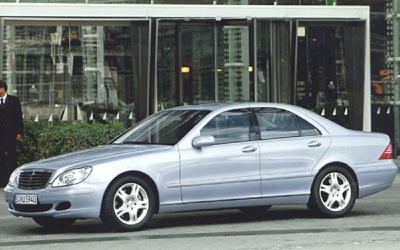 Hero image of a new Mercedes-Benz S-Class Base (2005) price & specs available with CarExpert deals.
