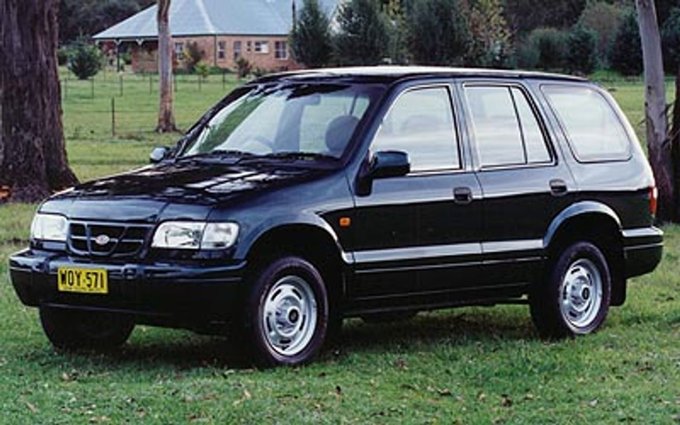 Hero image of a new Kia Sportage Base (2000) price & specs available with CarExpert deals.