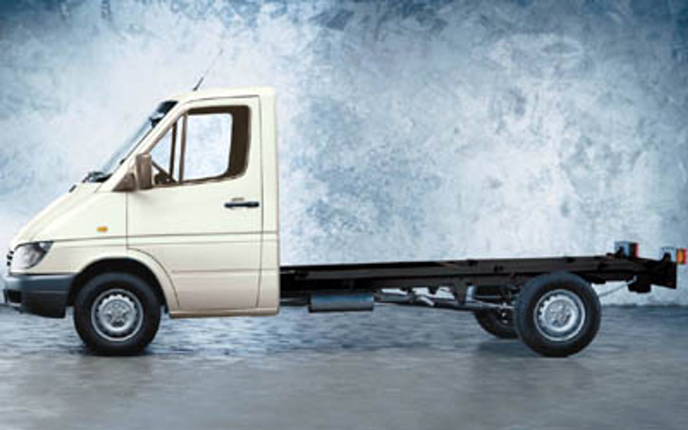Hero image of a new Mercedes-Benz Sprinter Base (2001) price & specs available with CarExpert deals.