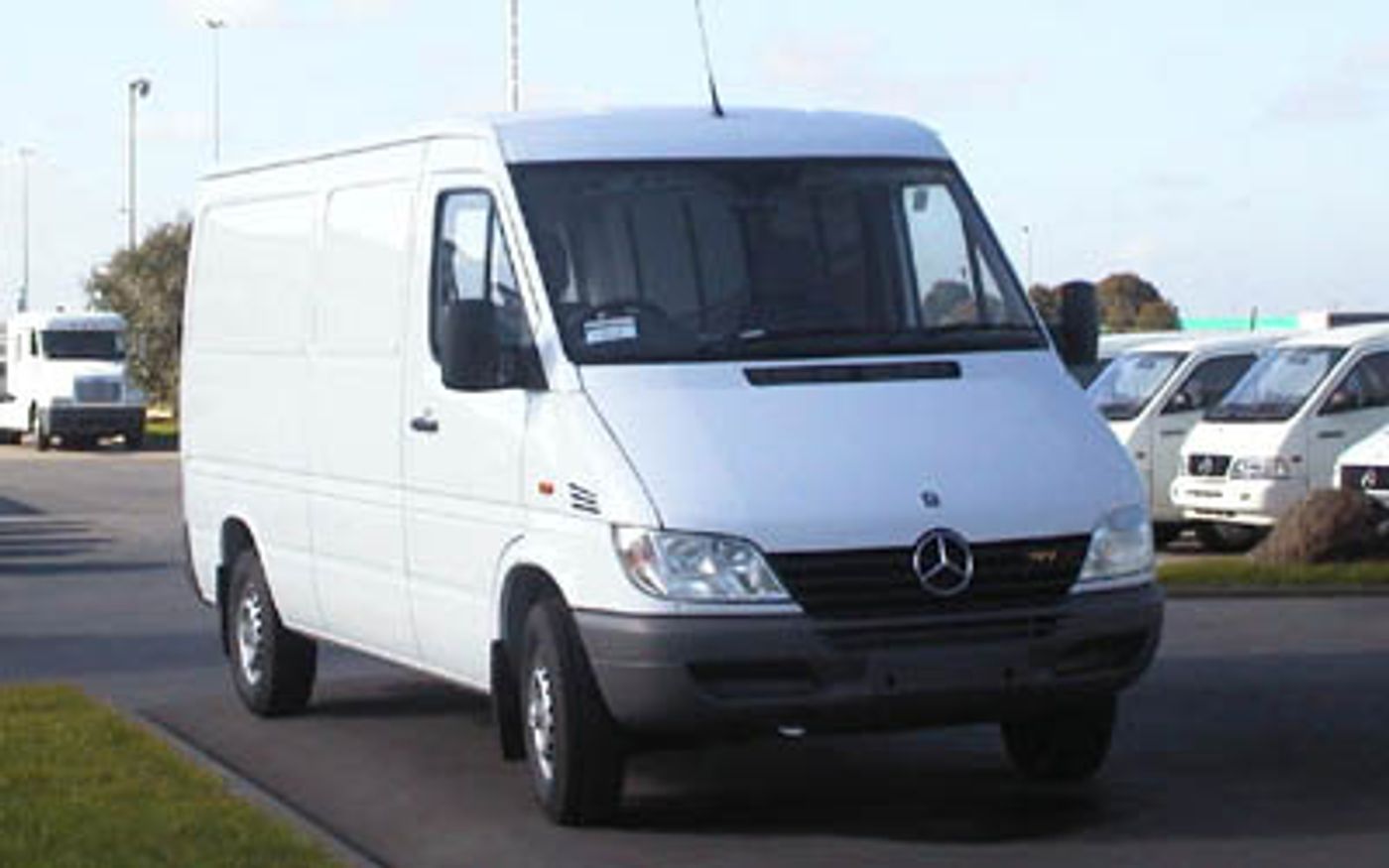 Hero image of a new Mercedes-Benz Sprinter Base (2001) price & specs available with CarExpert deals.