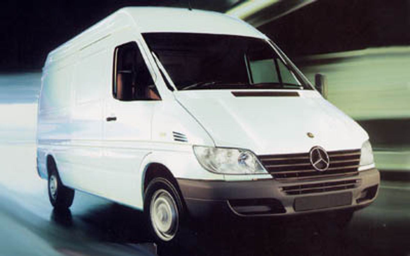 Hero image of a new Mercedes-Benz Sprinter Base (2001) price & specs available with CarExpert deals.
