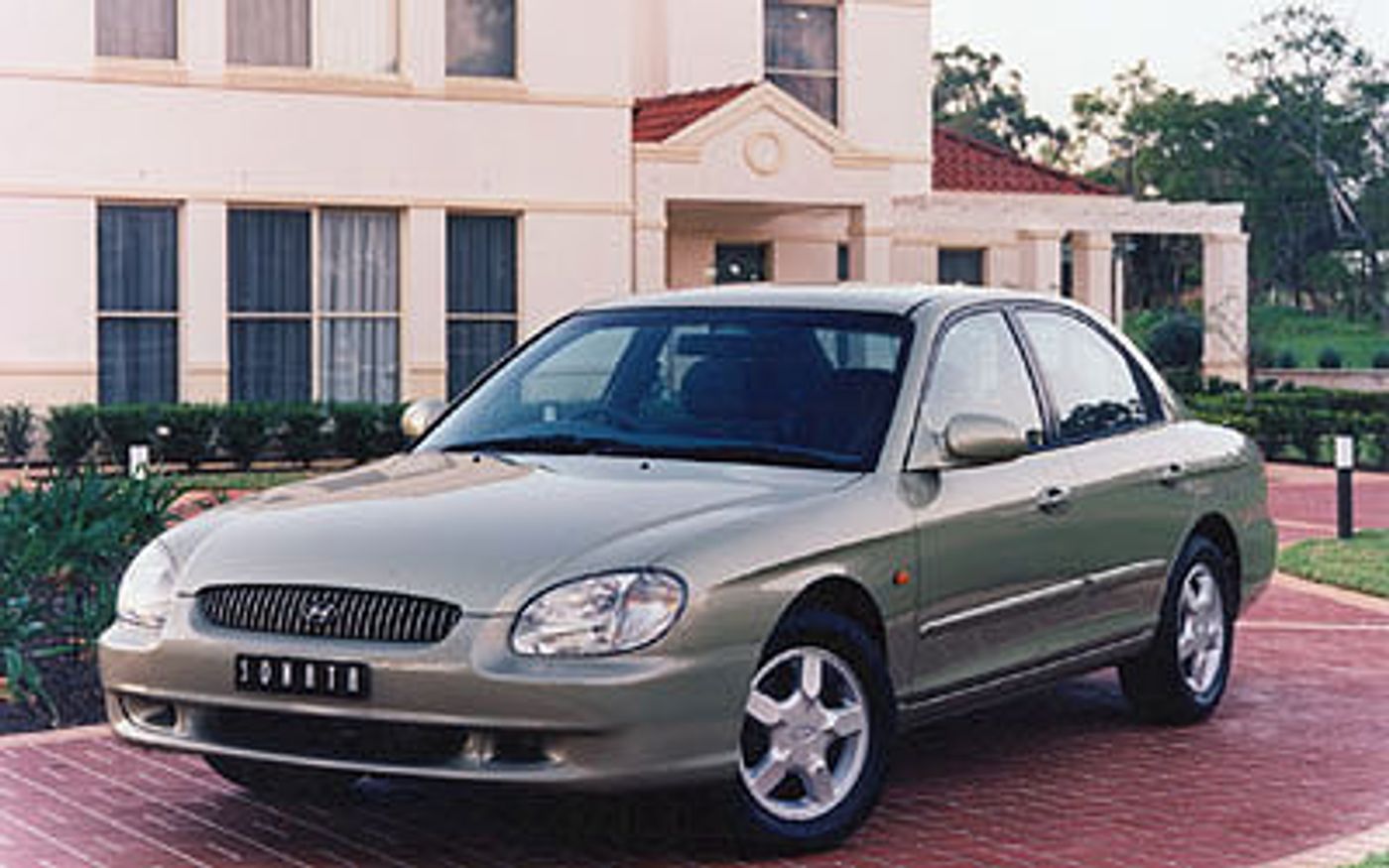 Hero image of a new Hyundai Sonata GLS (2000) price & specs available with CarExpert deals.