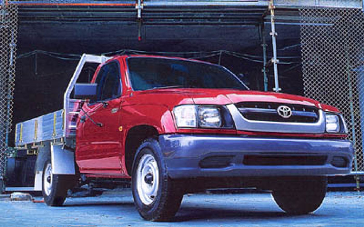 Hero image of a new Toyota HiLux Base (2002) price & specs available with CarExpert deals.