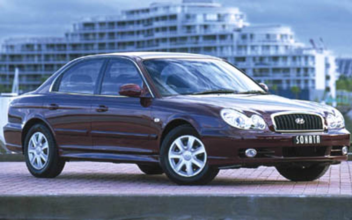 Hero image of a new Hyundai Sonata GL (2002) price & specs available with CarExpert deals.