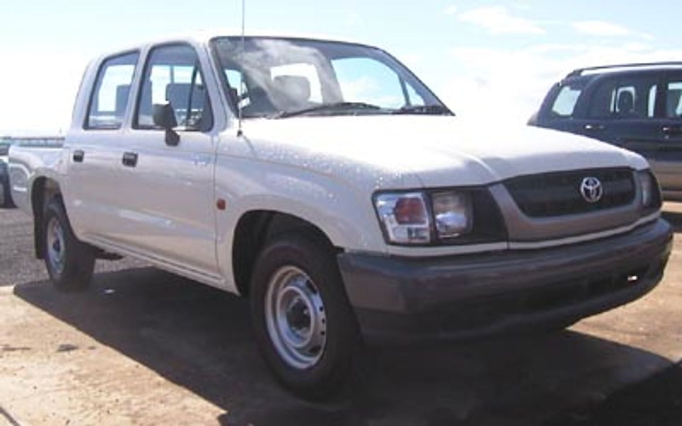 Hero image of a new Toyota HiLux SR5 (2003) price & specs available with CarExpert deals.