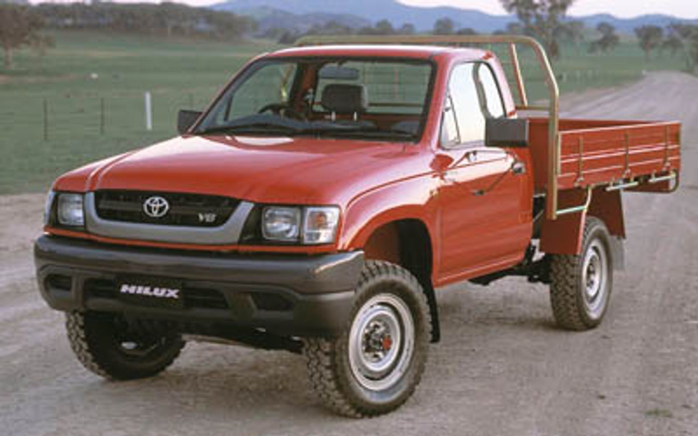 Hero image of a new Toyota HiLux Base (2003) price & specs available with CarExpert deals.
