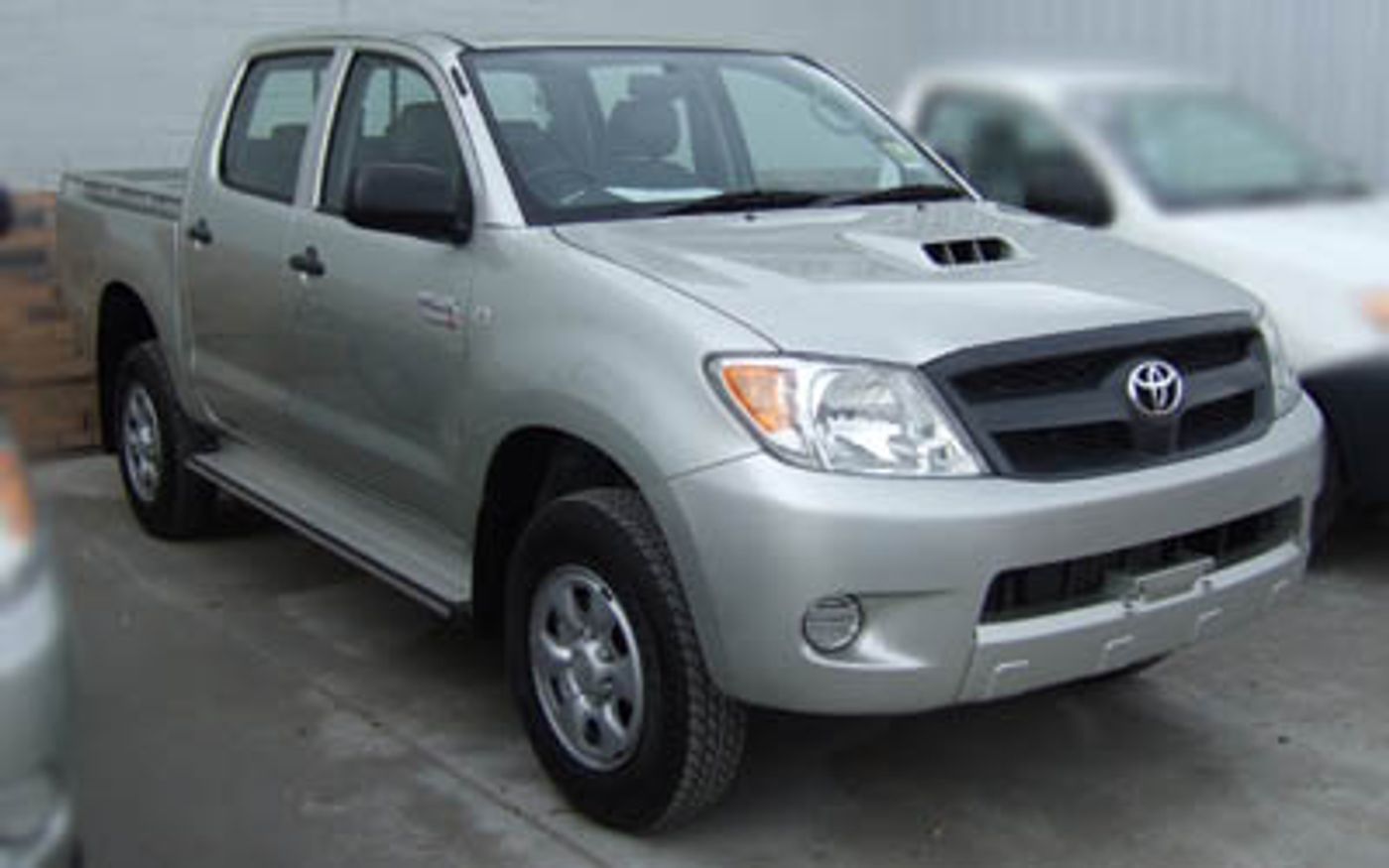 Hero image of a new Toyota HiLux SR (2005) price & specs available with CarExpert deals.