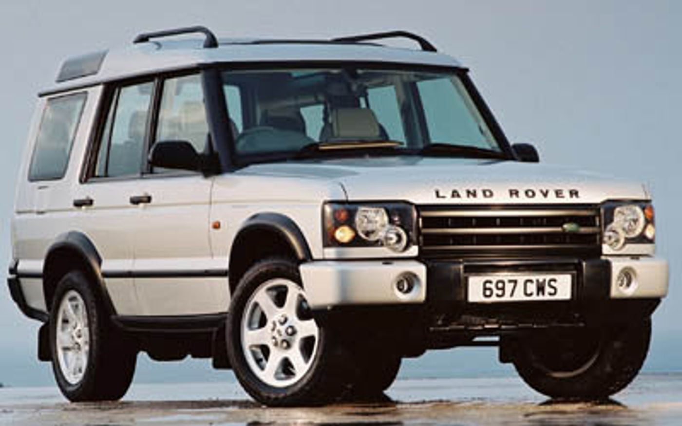 Hero image of a new Land Rover Discovery SE (2003) price & specs available with CarExpert deals.