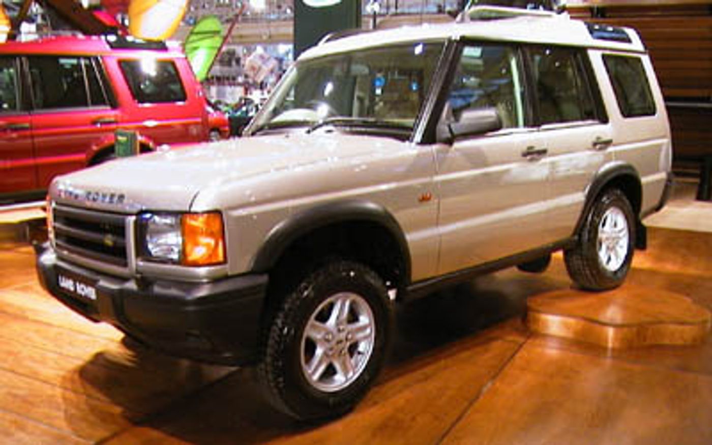 Hero image of a new Land Rover Discovery Base (2001) price & specs available with CarExpert deals.