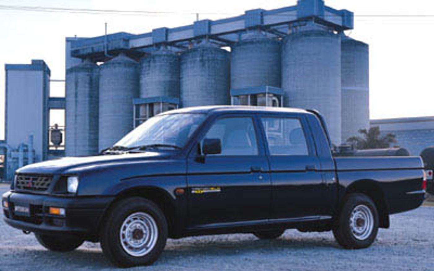 Hero image of a new Mitsubishi Triton GLX (2003) price & specs available with CarExpert deals.