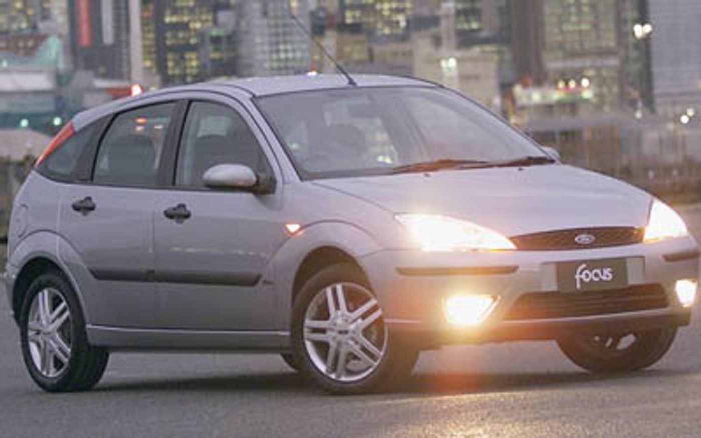 Hero image of a new Ford Focus Zetec (2002) price & specs available with CarExpert deals.