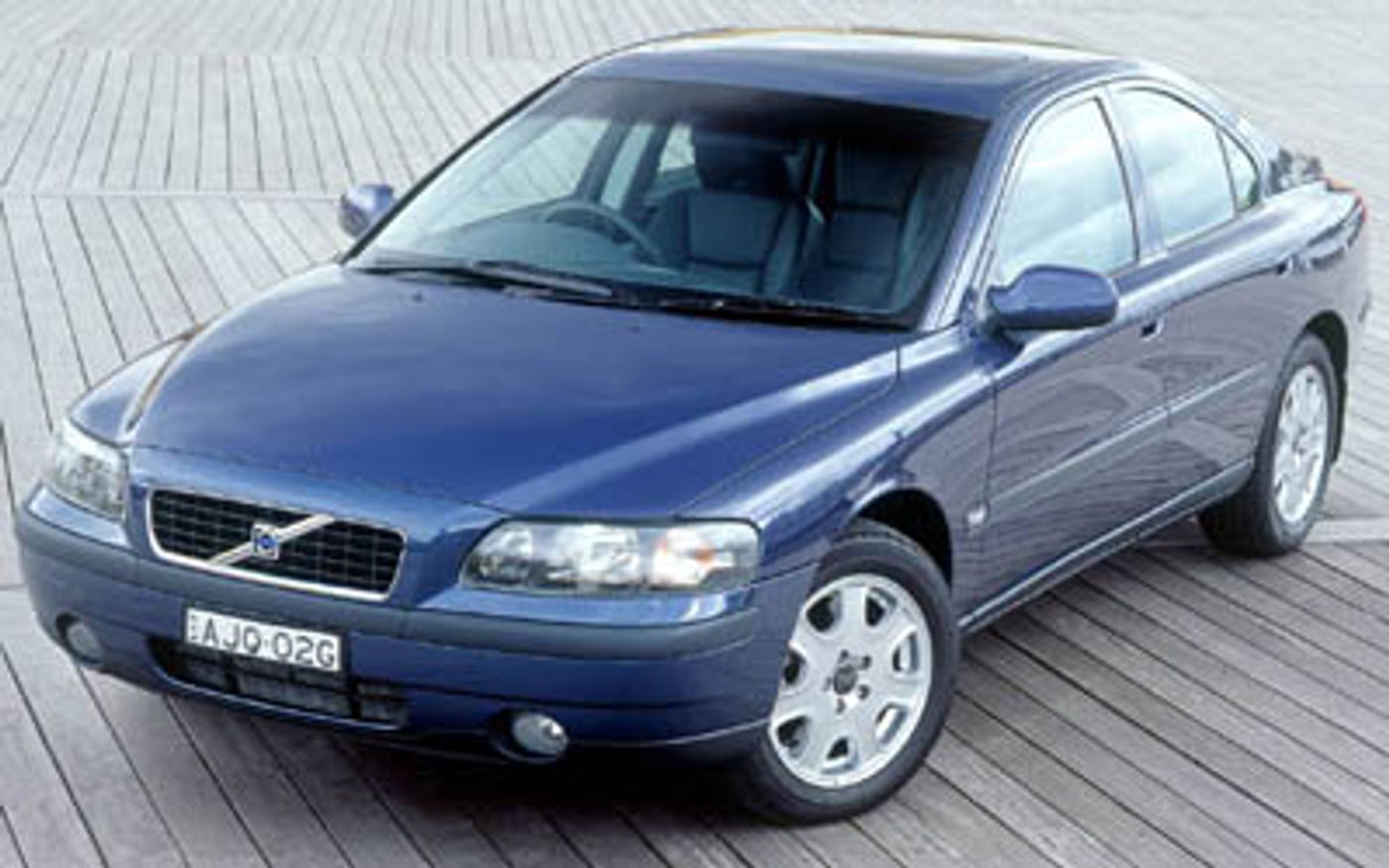 Hero image of a new Volvo S60 SE (2001) price & specs available with CarExpert deals.