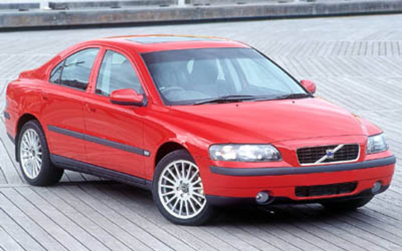 Hero image of a new Volvo S60 T5 (2001) price & specs available with CarExpert deals.
