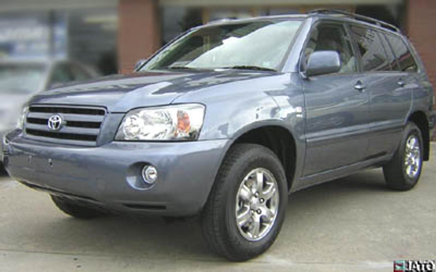 Hero image of a new Toyota Kluger CV (2005) price & specs available with CarExpert deals.