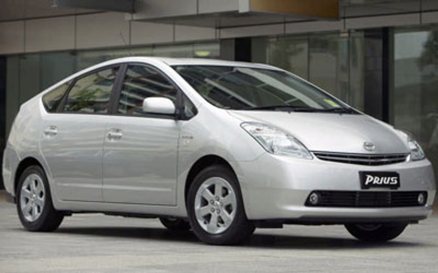 Hero image of a new Toyota Prius Base (2005) price & specs available with CarExpert deals.