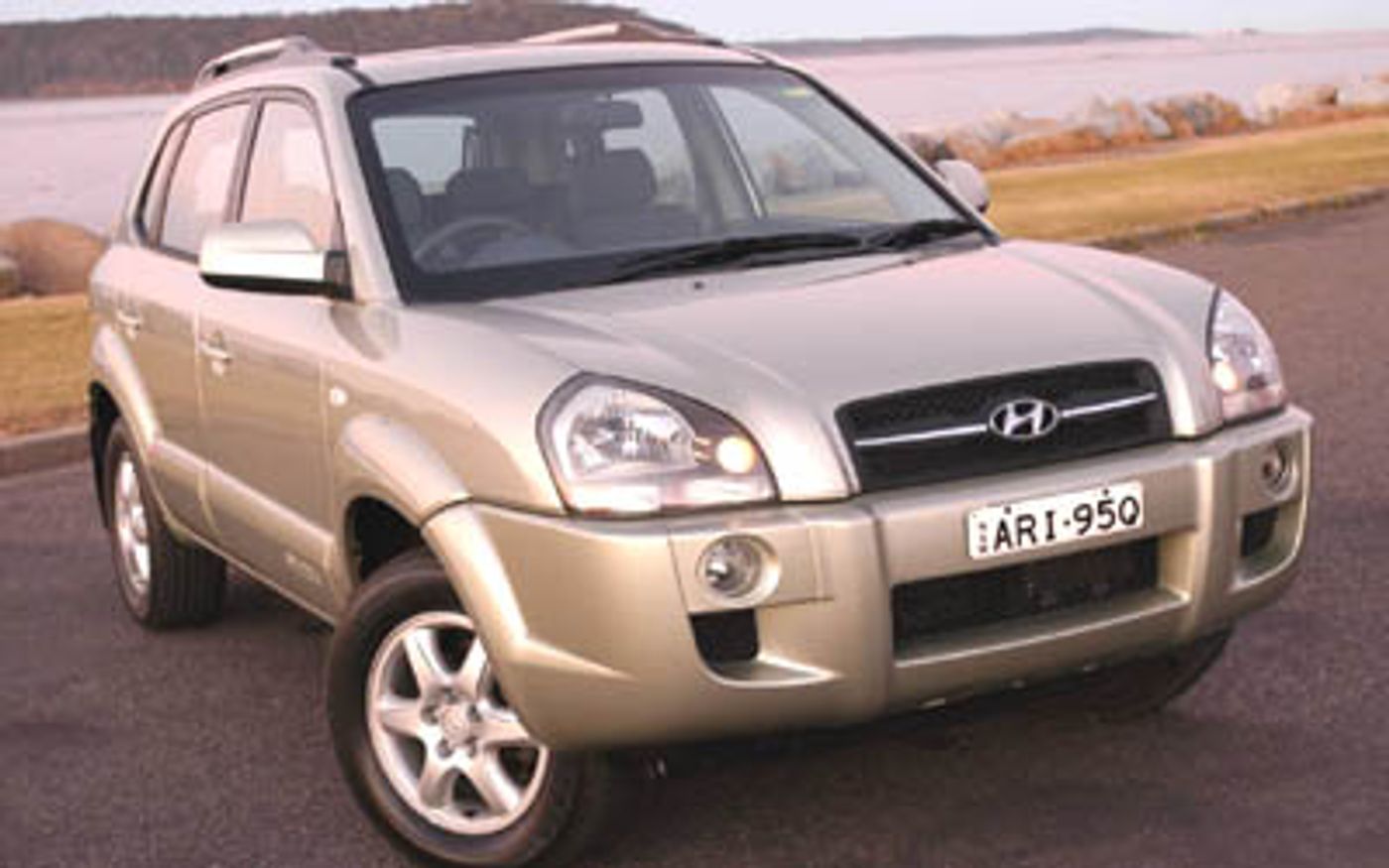 Hero image of a new Hyundai Tucson Elite S (2004) price & specs available with CarExpert deals.