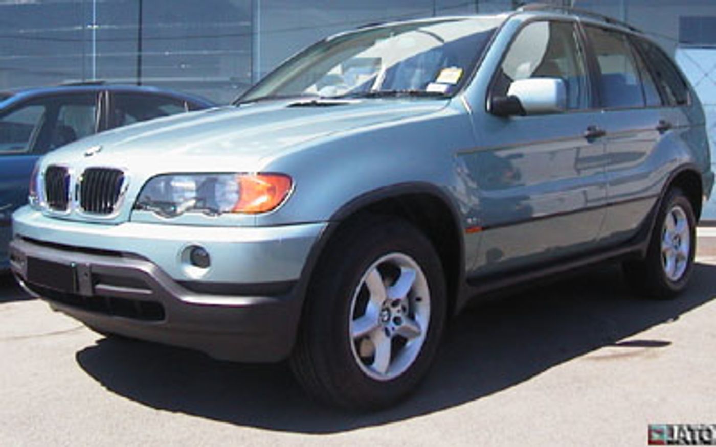 Hero image of a new BMW X5 3.0 (2003) price & specs available with CarExpert deals.