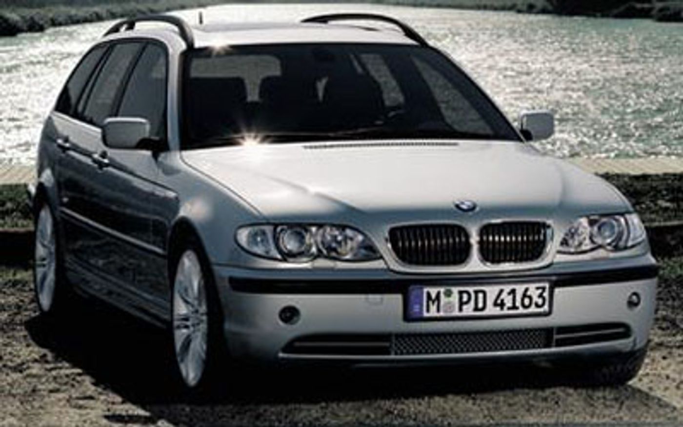 Hero image of a new BMW 3 Series Base (2004) price & specs available with CarExpert deals.