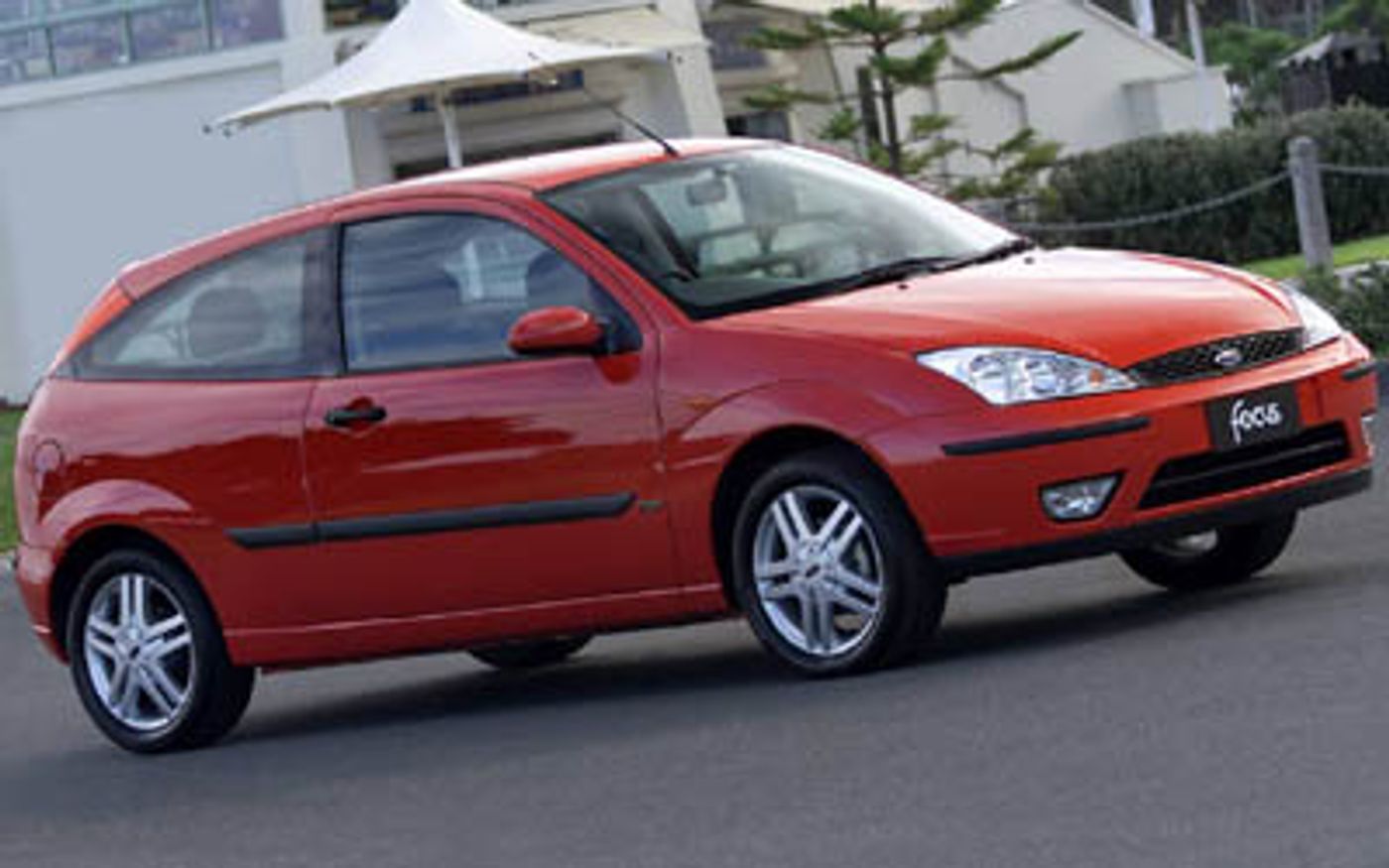 Hero image of a new Ford Focus Zetec (2002) price & specs available with CarExpert deals.