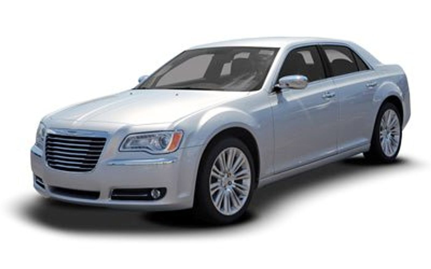 Hero image of a new Chrysler 300 C Luxury (2013) price & specs available with CarExpert deals.