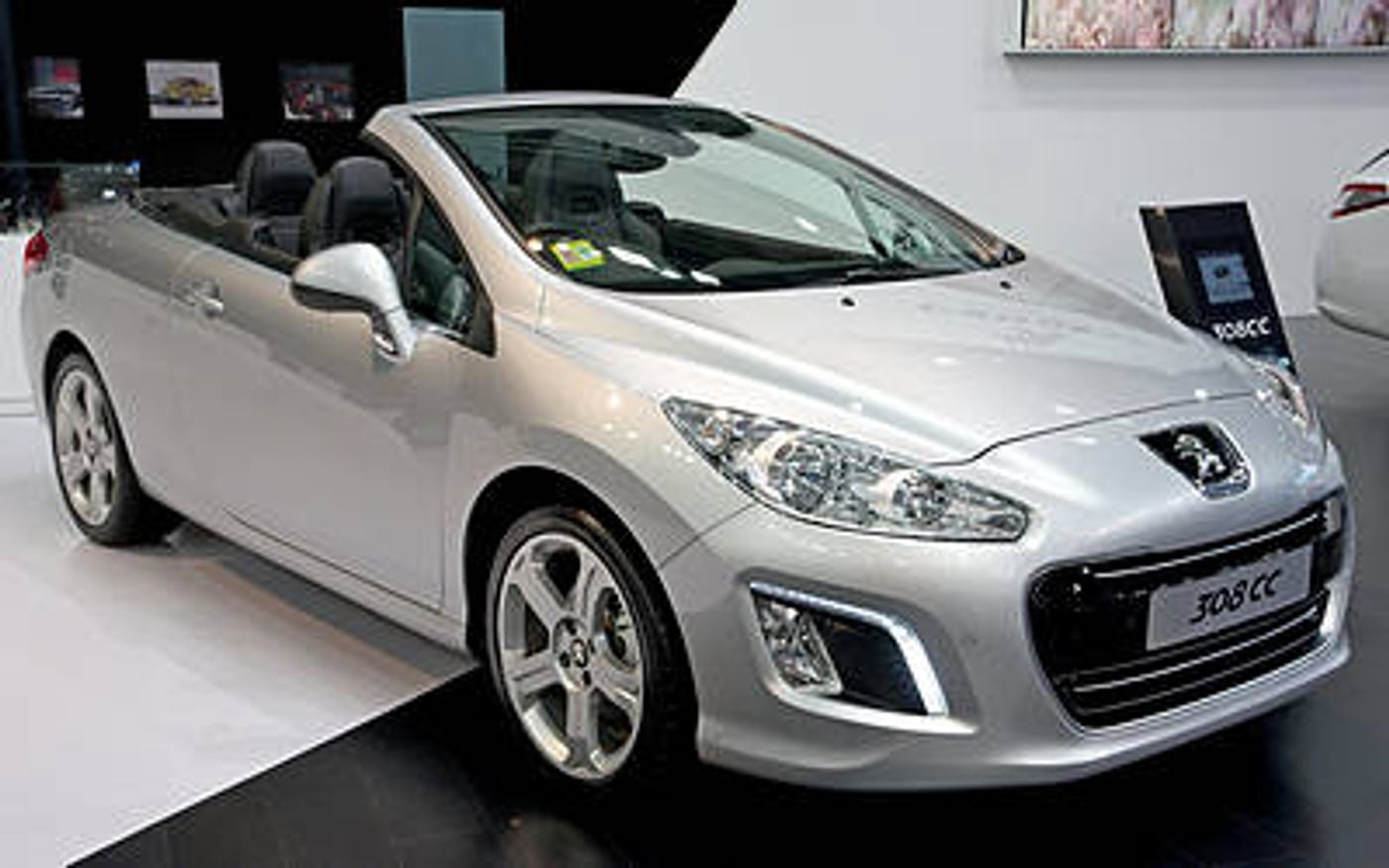 Hero image of a new Peugeot 308 Allure (2011) price & specs available with CarExpert deals.