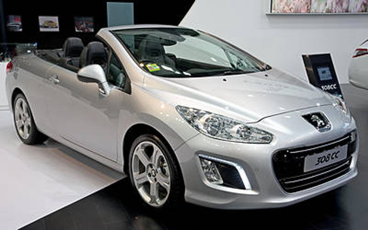 Hero image of a new Peugeot 308 Allure (2011) price & specs available with CarExpert deals.