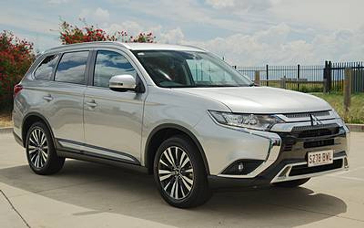 Hero image of a new Mitsubishi Outlander LS (2019) price & specs available with CarExpert deals.